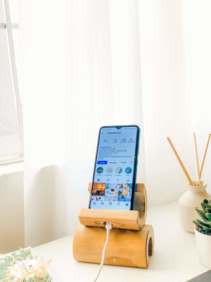 Bamboo Mobile Holder